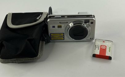 Clean Sony Cyber-shot DSC-W150 8.1MP Digital Camera Silver Tested w/Battery Bag