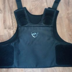 (New) SAFELIFE DEFENSE Bulletproof Vest/Multi-Threat Body Armor. lvl IIIA Plates Included.