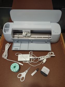 Cricut Maker 3 + Accessories - Like New