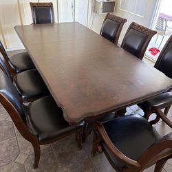 Dining Room Table & Chairs