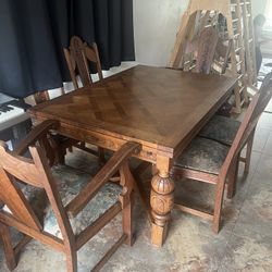 Solid Oak Table With Extending Ends And 6 Chairs