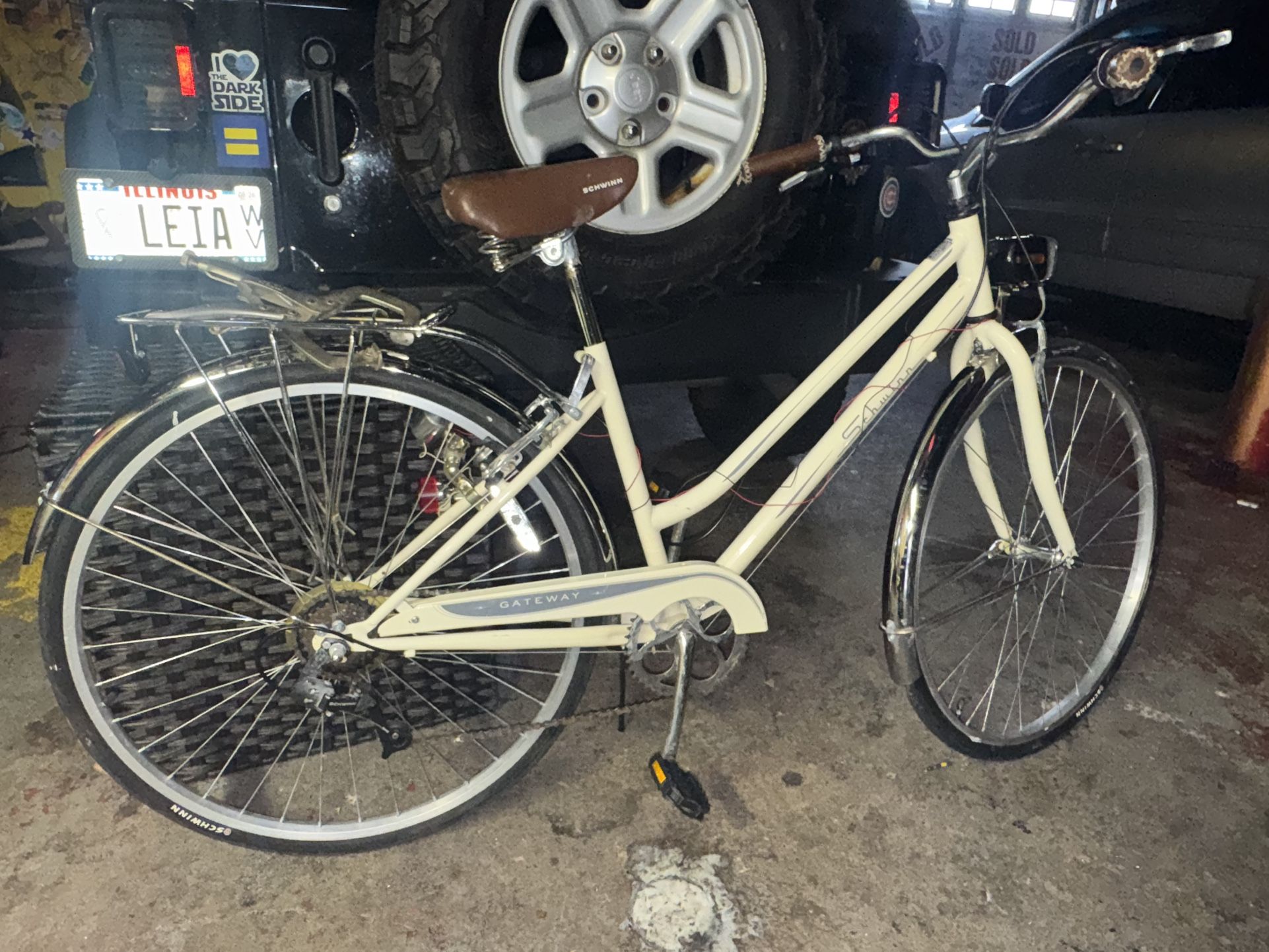 Schwinn women’s Gateway 700c/28” Hybrid Bike -Crean