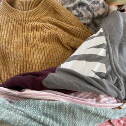 Lots Of Teen Clothes $1-3$ Cheap