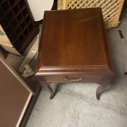 Ethan Allen End Table with drawer