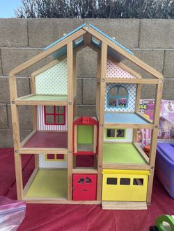 EUC Melissa & Doug Hi-Rise Wooden Dollhouse 15 pcs Furniture 2 Dolls Garage Car