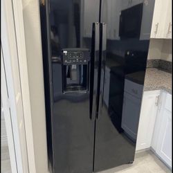 black Kitchen Appliances 