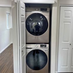 Morden Samsung Stackable Washer and Dryer Set