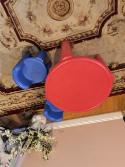 Little Takes Table , and 2 Chairs, Like New 