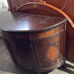 Free - Vintage Cabinet / Buffet / Credenza