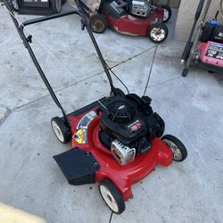 YardMachine Push Mower READ DESCRIPTION 