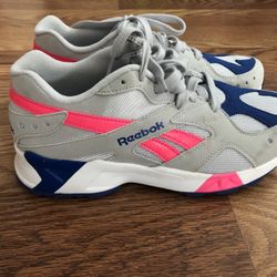New Women’s Reebok Shoes - Size 6.5