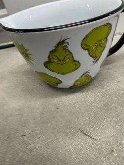 NWOT The Grinch 10 Cup Ceramic Christmas Batter Mixing Bowl Handle Dr. Seuss