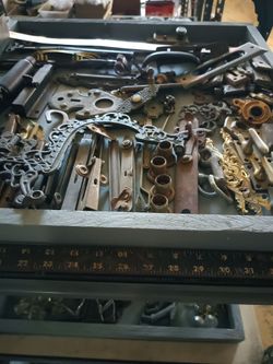 Vintage hardware all for 1 price.