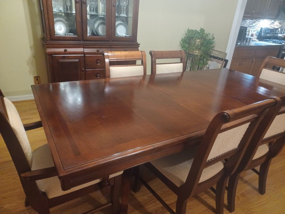 7 Piece Dark Wood Dining table Set With China Hutch. ⁸