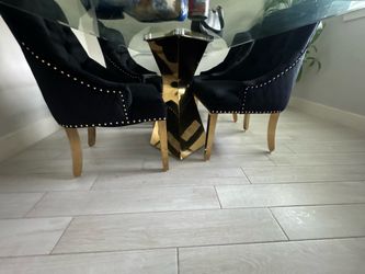 Dinning room table