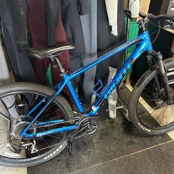 Giant Talon Mountain Bike Medium 27.5