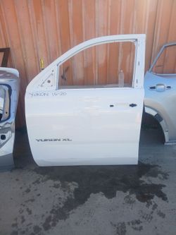 2015-2020 GMCYUKON FRONT DOOR DRIVER SIDE OEM
