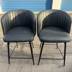2 Counter Height Bar Stools 