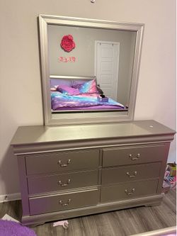 Bedroom set
