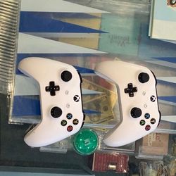 2 Xbox Controllers 