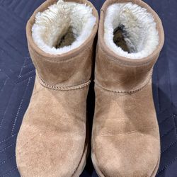 UGG boots size 6 adult only $40 