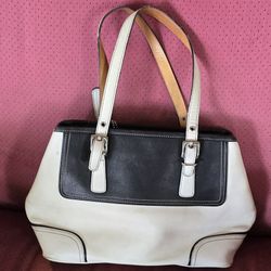 Authentic Coach White And Black Leather Purse 