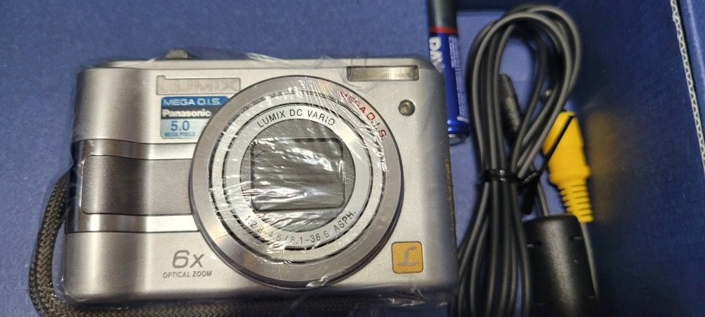PANASONIC DMC-LZ3 DIGITAL CAMERA ($40)