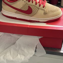 Nike Strawberry Dunk Waffles