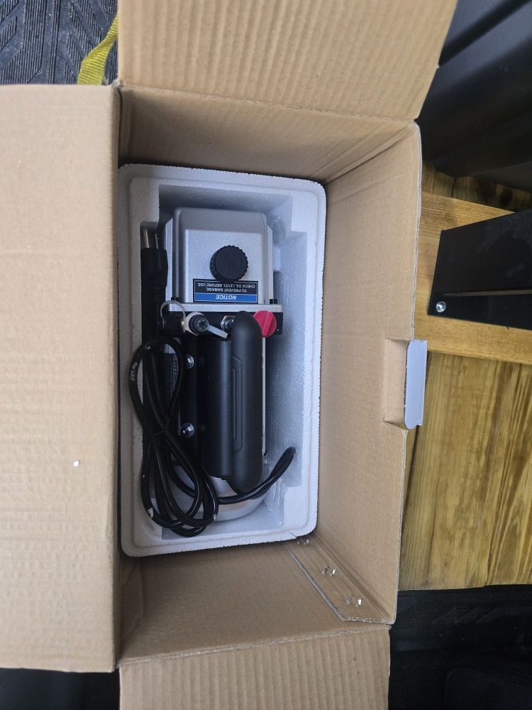 Pittsburgh 3 cfm two stage vacuum pump