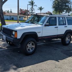 1995 Cherokee Sport 4X4, Straight 6 Cylinder, Tow Hitch