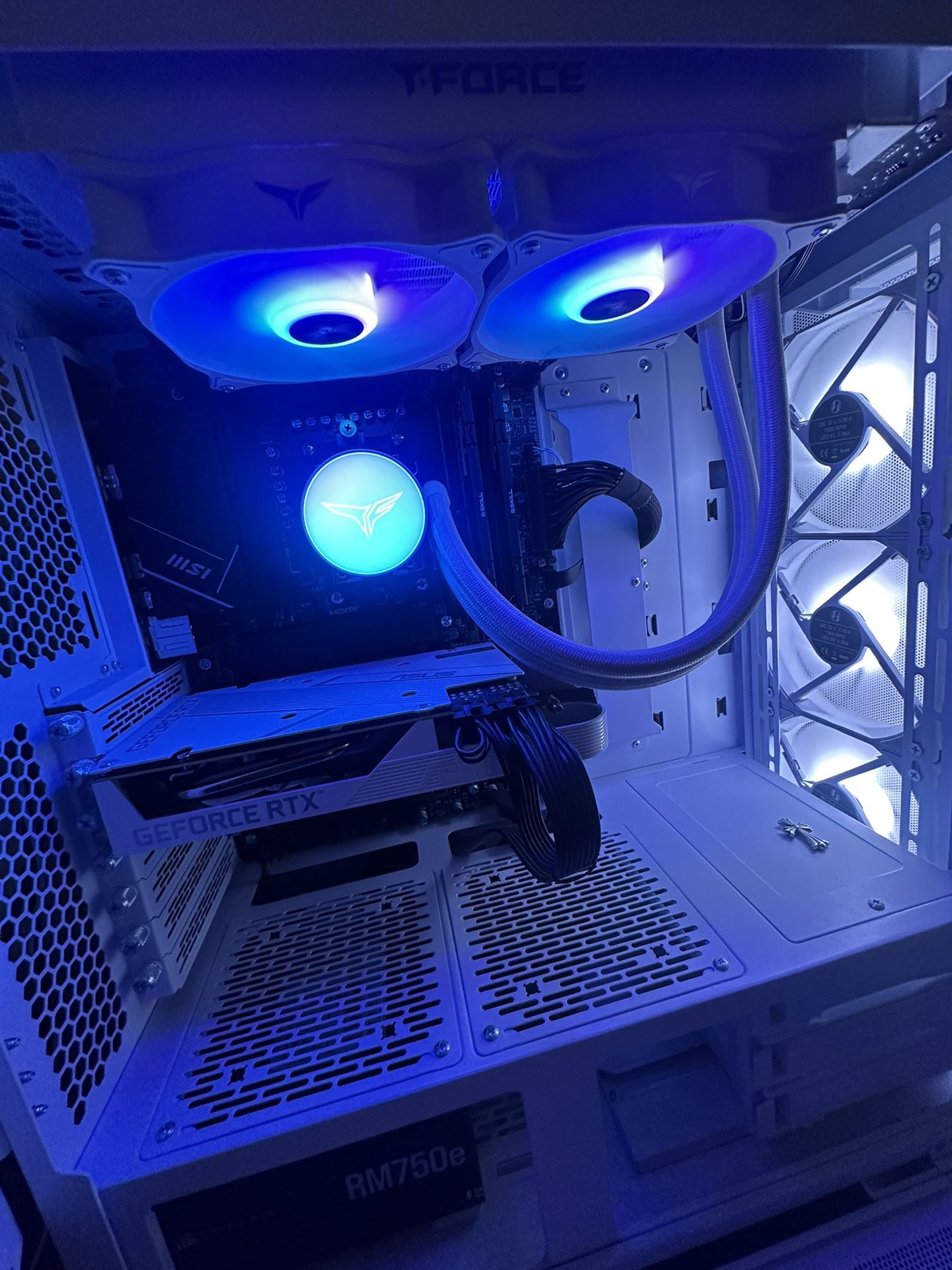 White Gaming Pc