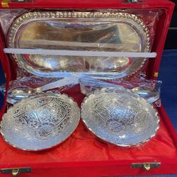 Pretty Silver Plate/aluminum 4 Piece Set. With 2 Bowls/spoons/tray 
