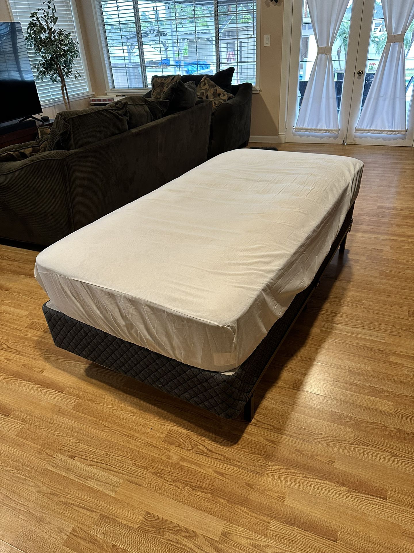 Queen-Twin Adjustable Bed