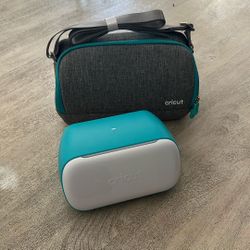 Cricut Joy Machine and Carrying Case 