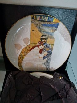 2 ceramic plates