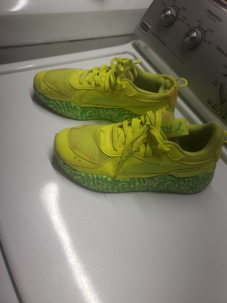 Rick and morty pumas mens size 9