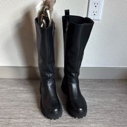 Brand New Women’s 7.5 Rubber Boots