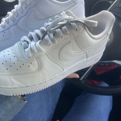 White Air Force’s A Little Discoloration Ones Whiter Than The Other One 15$ Cash We Can Negotiate 