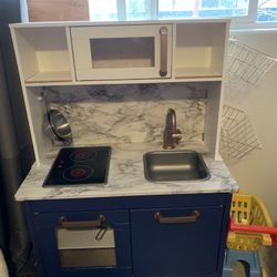 Kid Play Kitchen