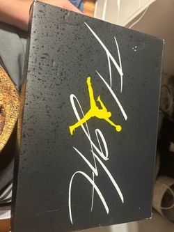 Jordan 4 yellow thunders