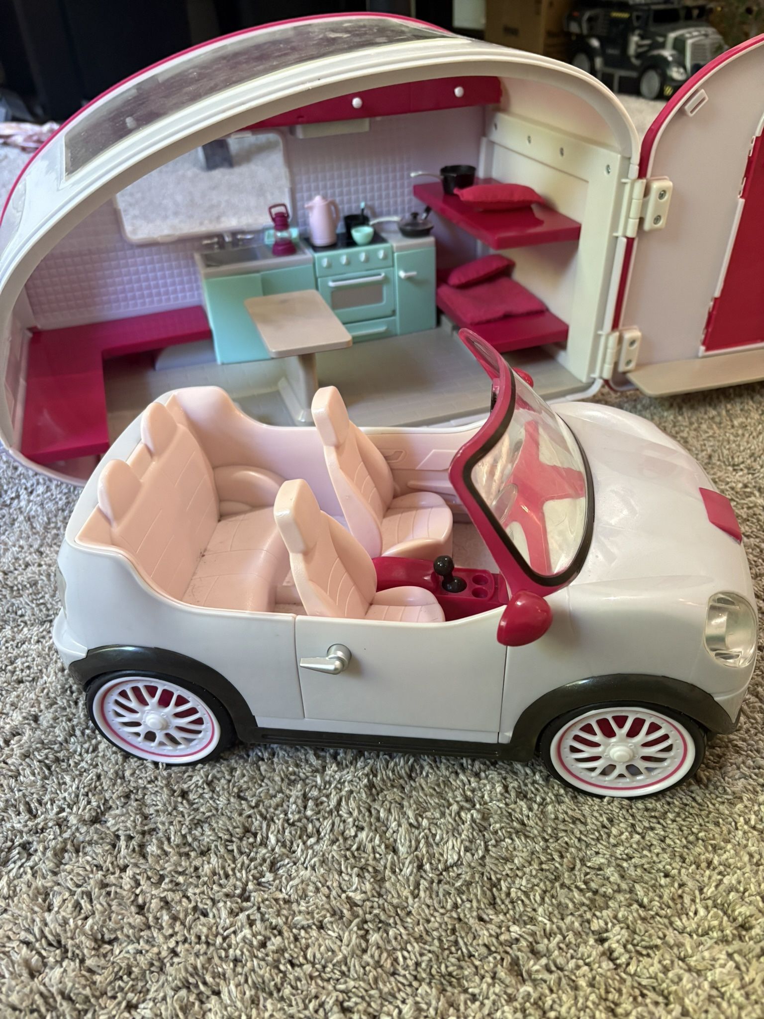 Glamp Trailer And Car.  Battat Brand