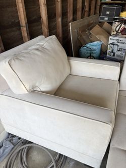 1 Cream Lounge Chair