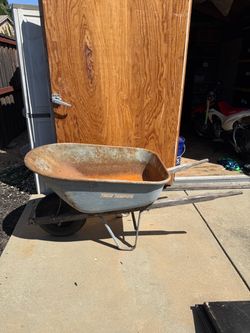 True Temper Steel Wheelbarrow – Heavy Duty