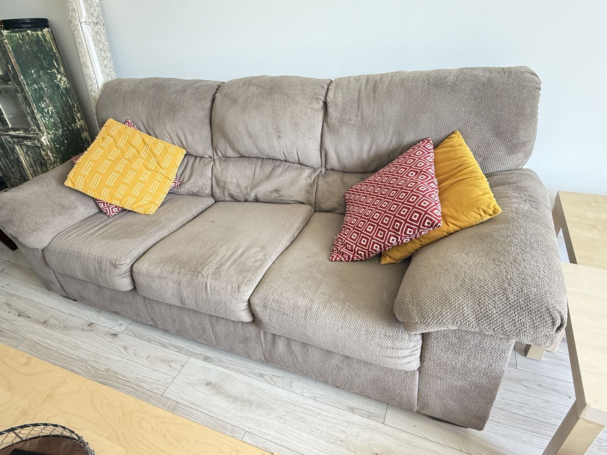 Free Couch In NE, Ivy City NEEDS TO GO TODAY!!