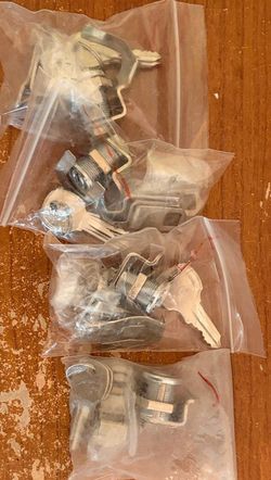 Lot of 13 New Mailbox Cam Locks, 2 Keys Each, National-Style Keyway