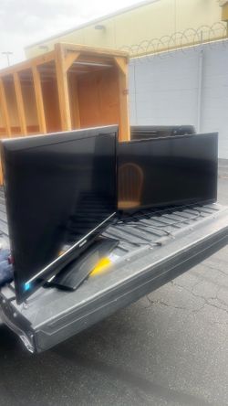 2 Toshiba TV screens .2 pantallas de televisión Toshiba