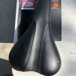 BELL BICYCLE SEAT CHECK OUT MY PROFILE FOR MORE GREAT ITEMS 