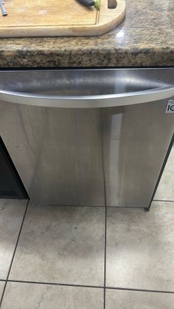 Fregadora de platos como nueva