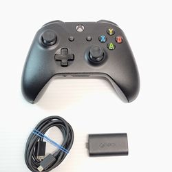 tage ned papir linned Microsoft Xbox One Wireless Controller Model:1708 with rechargeable battery  for Sale in Los Angeles, CA - OfferUp