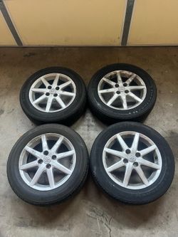Toyota Prius C wheel and tires 4x100